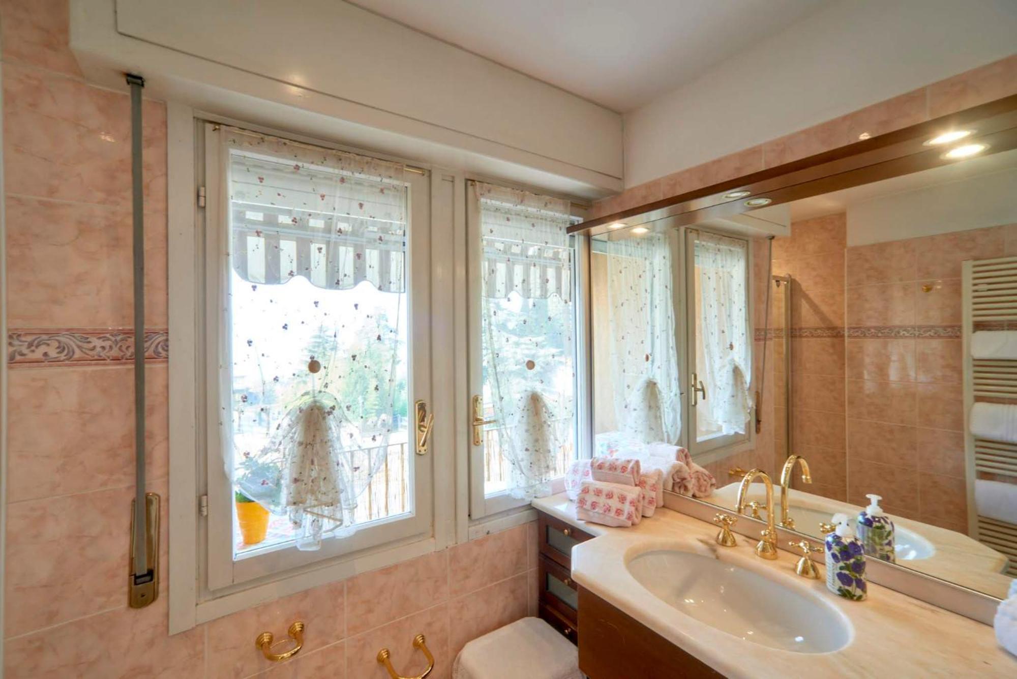 Tosca House 2 Bed & Breakfast วาเรนนา ภายนอก รูปภาพ