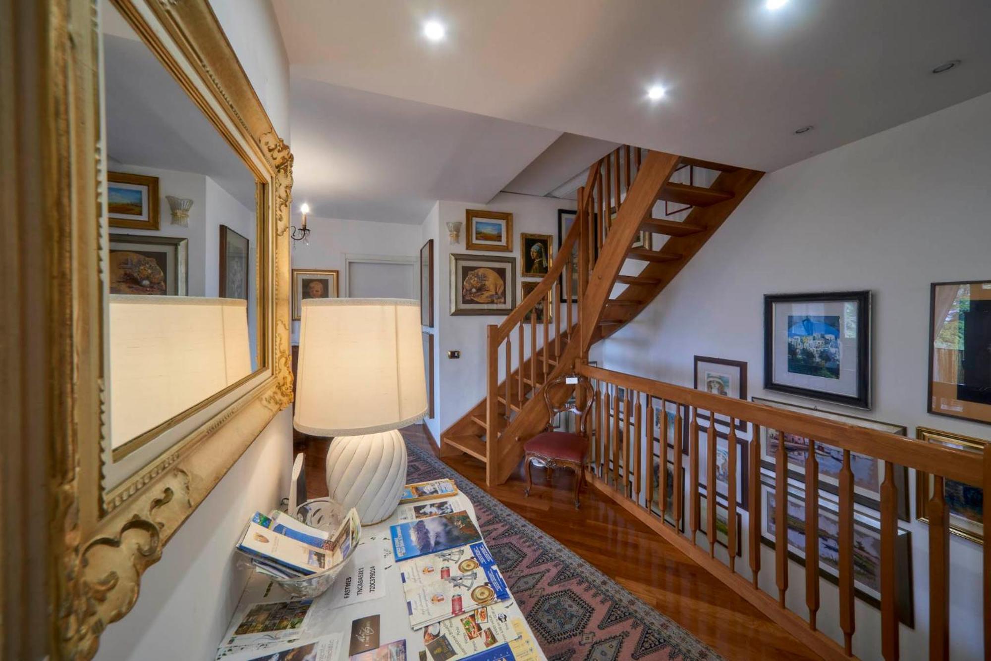 Tosca House 2 Bed & Breakfast วาเรนนา ภายนอก รูปภาพ