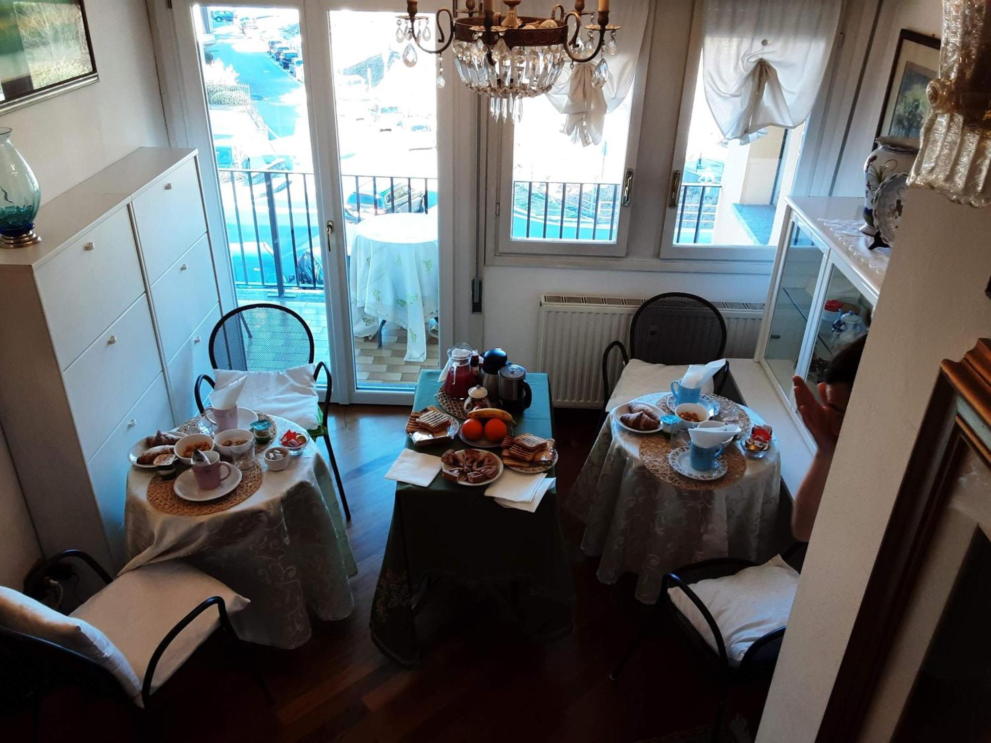 Tosca House 2 Bed & Breakfast วาเรนนา ภายนอก รูปภาพ