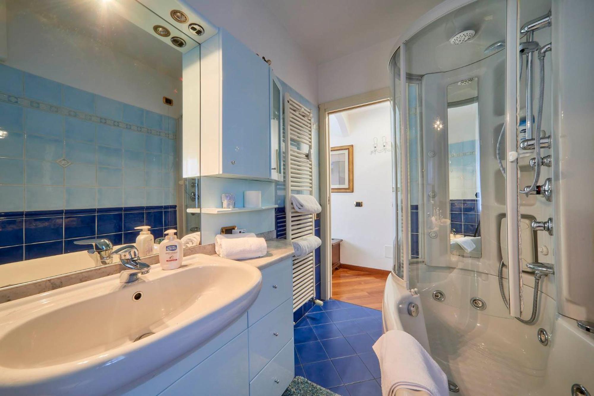 Tosca House 2 Bed & Breakfast วาเรนนา ภายนอก รูปภาพ