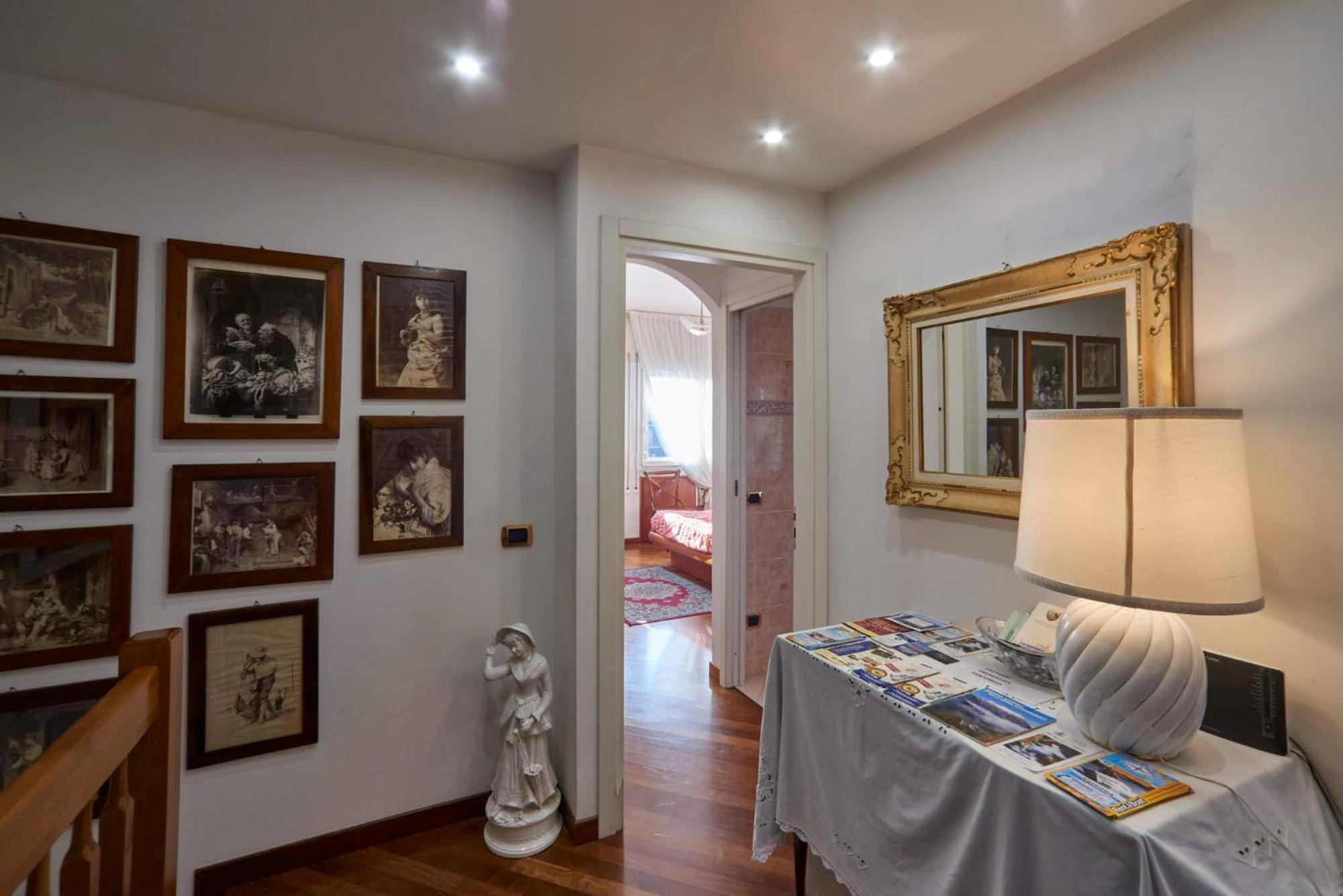 Tosca House 2 Bed & Breakfast วาเรนนา ภายนอก รูปภาพ