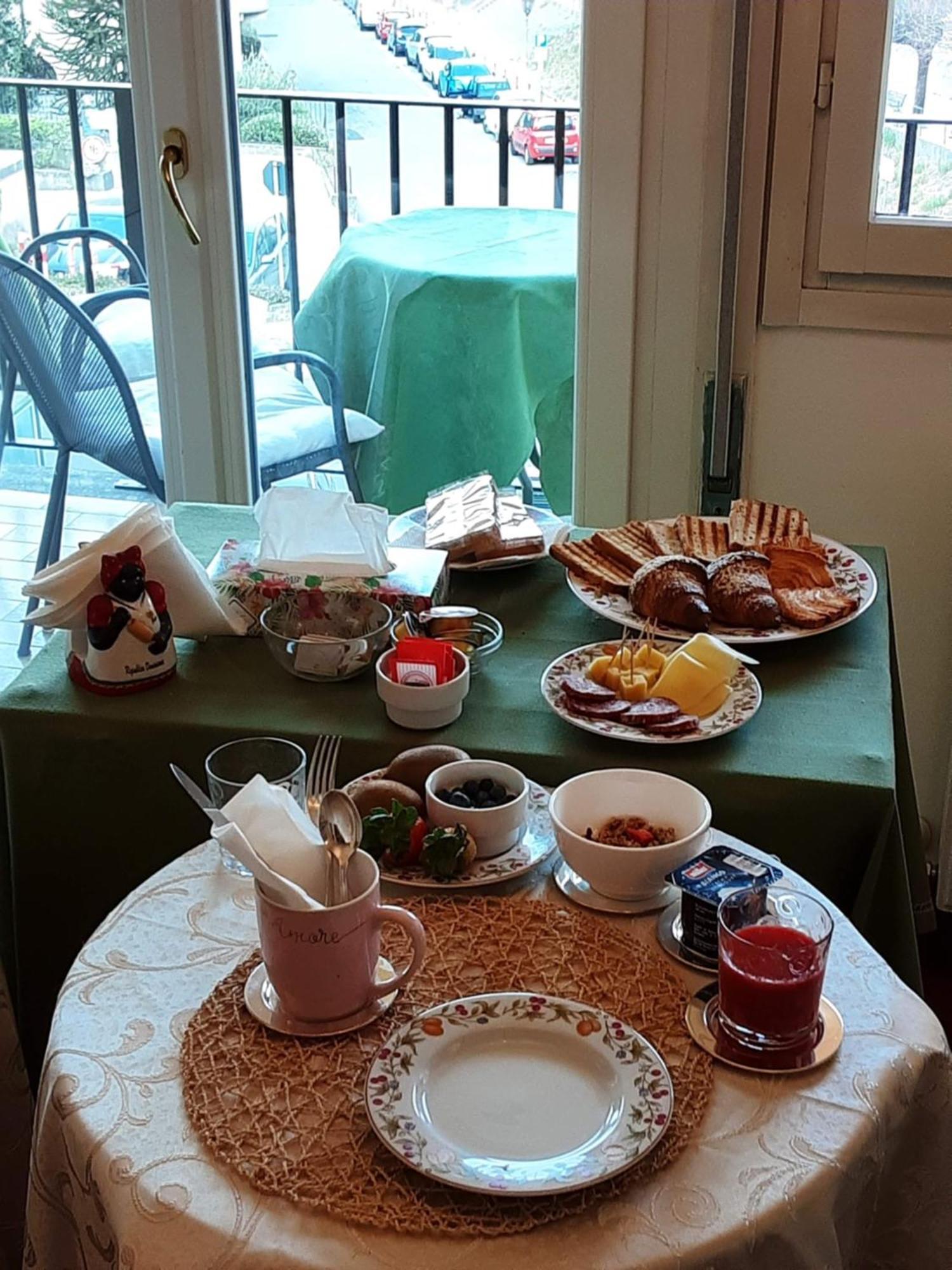 Tosca House 2 Bed & Breakfast วาเรนนา ภายนอก รูปภาพ