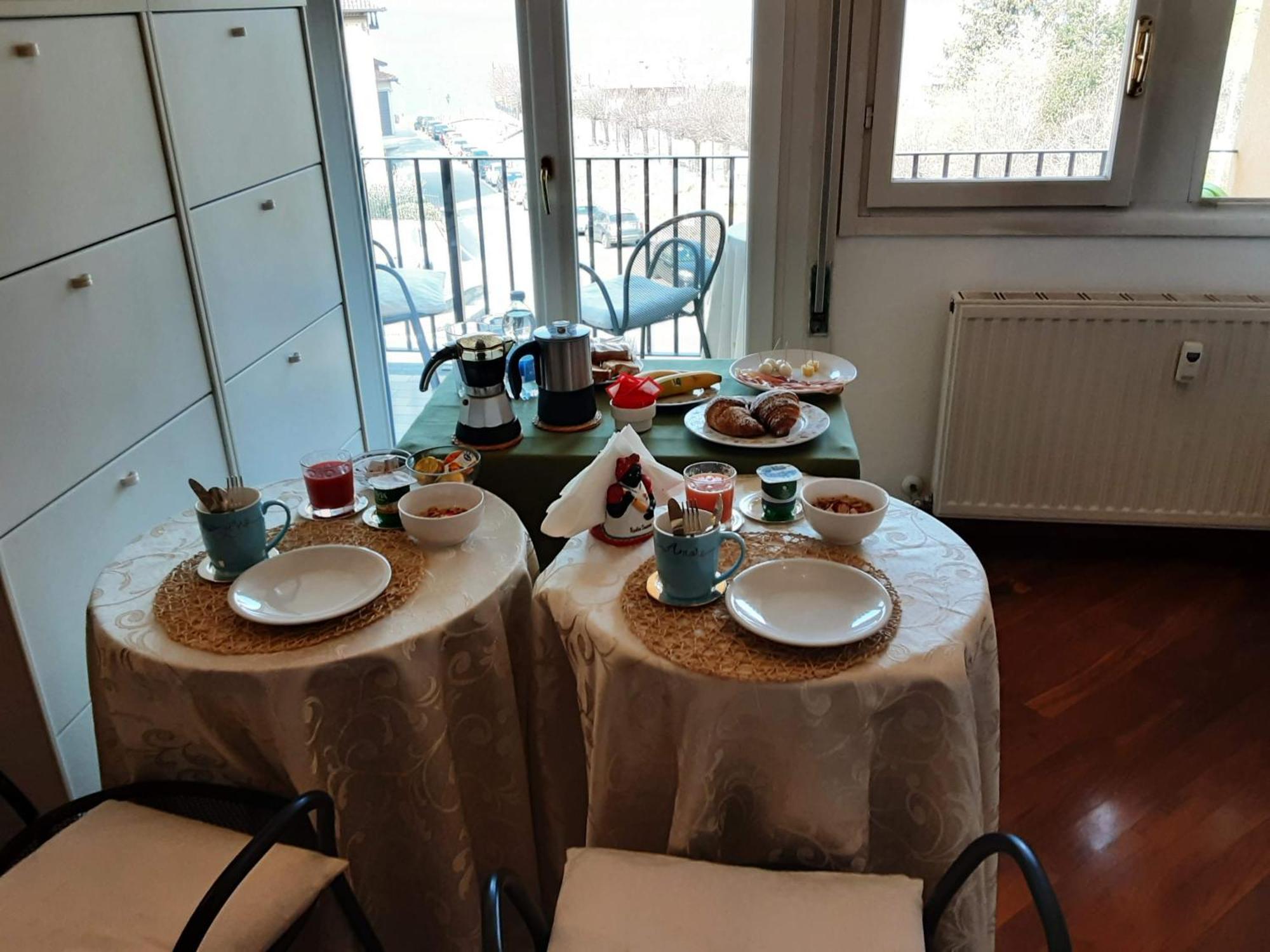 Tosca House 2 Bed & Breakfast วาเรนนา ภายนอก รูปภาพ