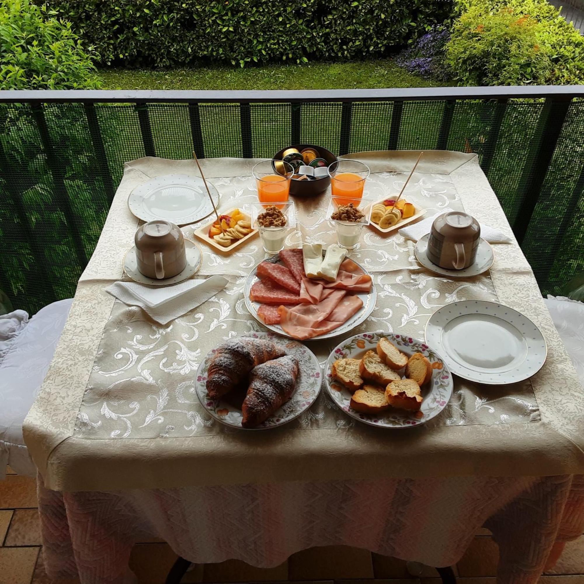 Tosca House 2 Bed & Breakfast วาเรนนา ภายนอก รูปภาพ