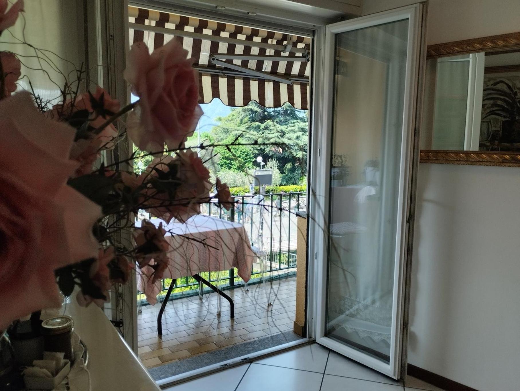 Tosca House 2 Bed & Breakfast วาเรนนา ภายนอก รูปภาพ