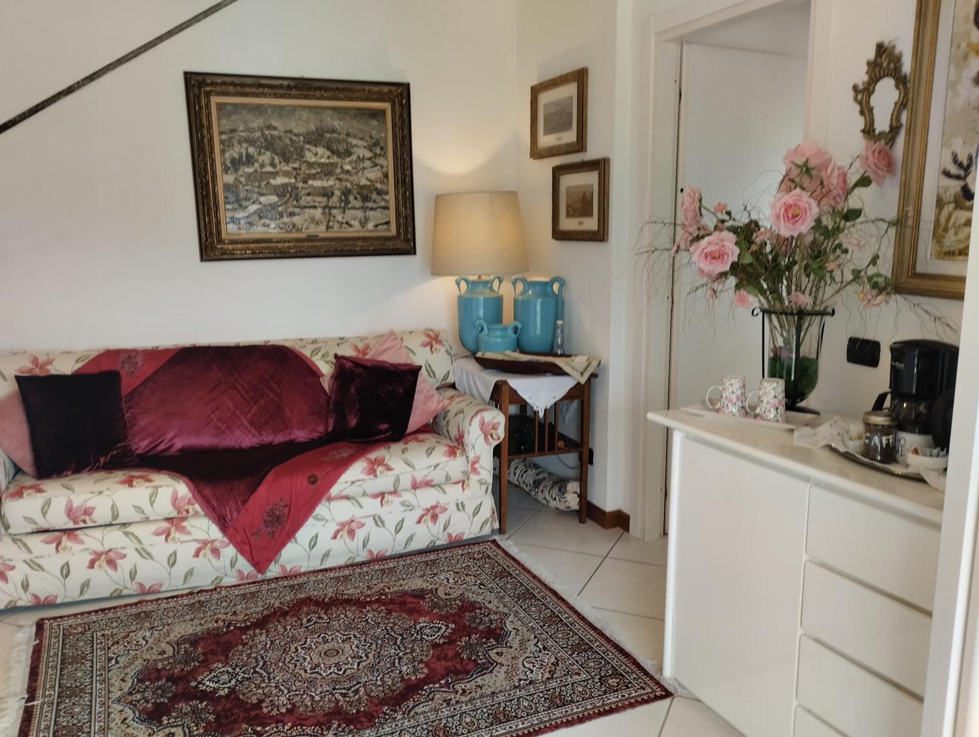 Tosca House 2 Bed & Breakfast วาเรนนา ภายนอก รูปภาพ