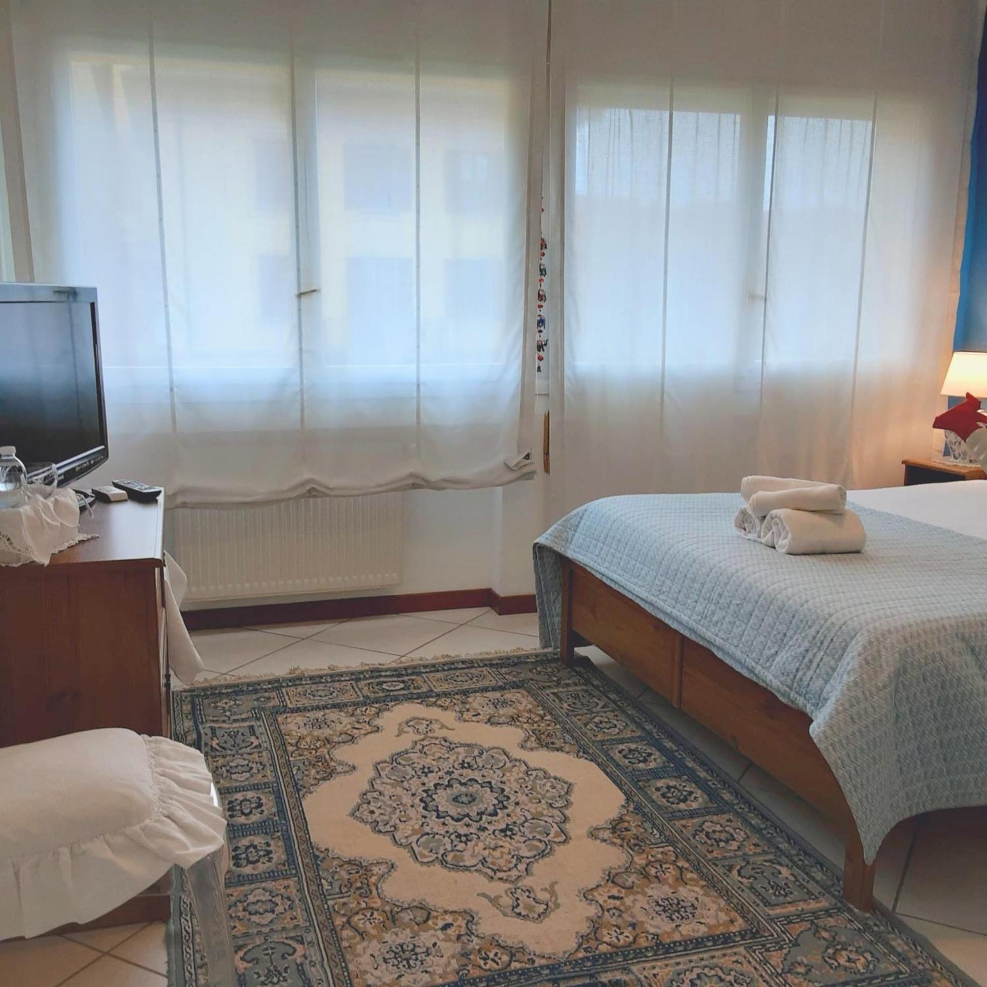 Tosca House 2 Bed & Breakfast วาเรนนา ภายนอก รูปภาพ