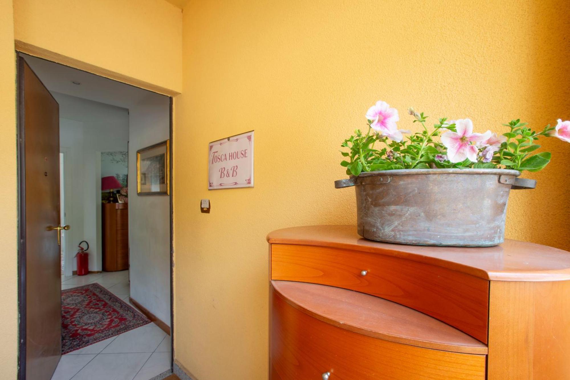 Tosca House 2 Bed & Breakfast วาเรนนา ภายนอก รูปภาพ