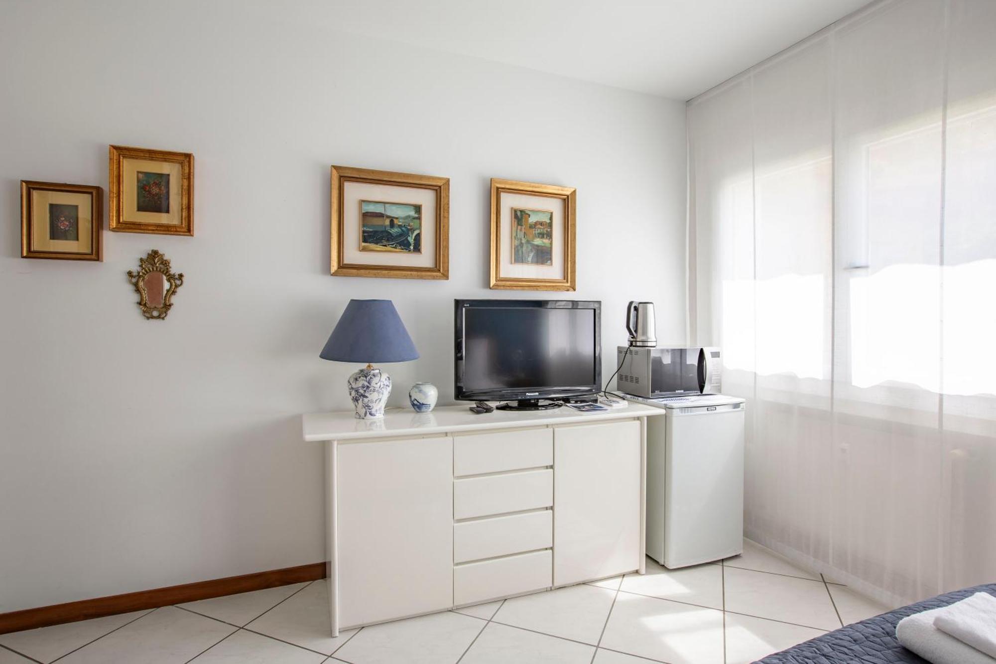 Tosca House 2 Bed & Breakfast วาเรนนา ภายนอก รูปภาพ
