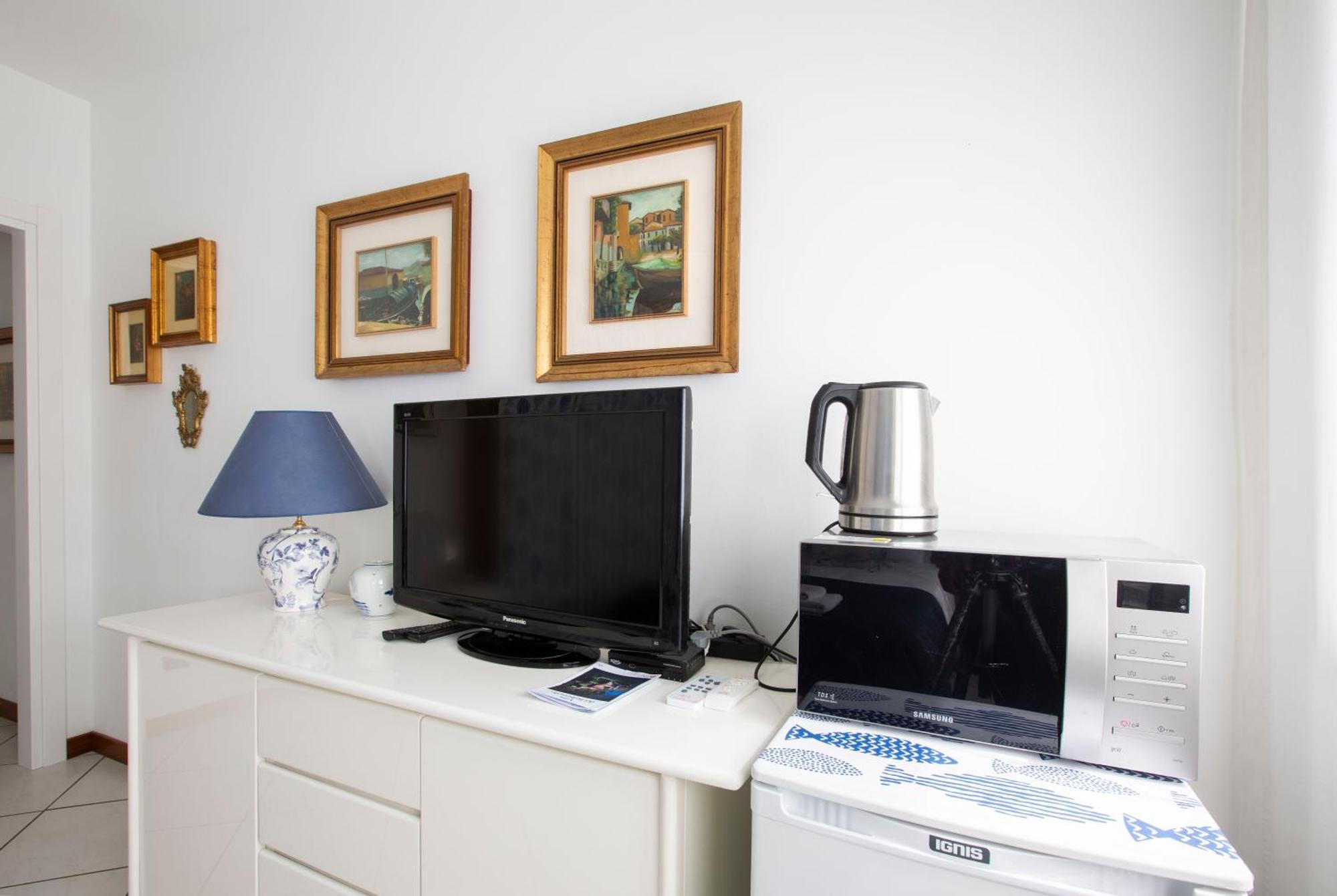 Tosca House 2 Bed & Breakfast วาเรนนา ภายนอก รูปภาพ