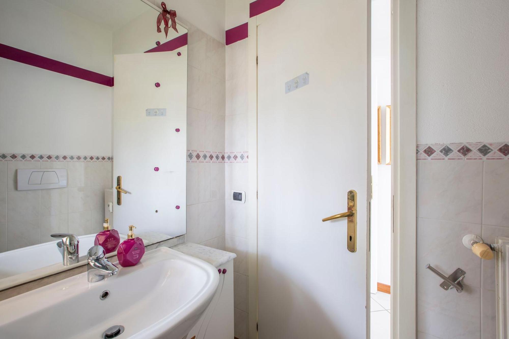 Tosca House 2 Bed & Breakfast วาเรนนา ภายนอก รูปภาพ